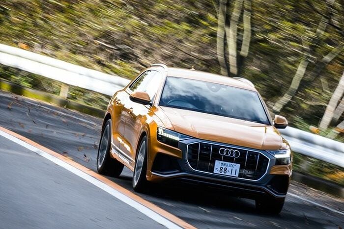 「S-line」は八角形のグリルがマットシルバー