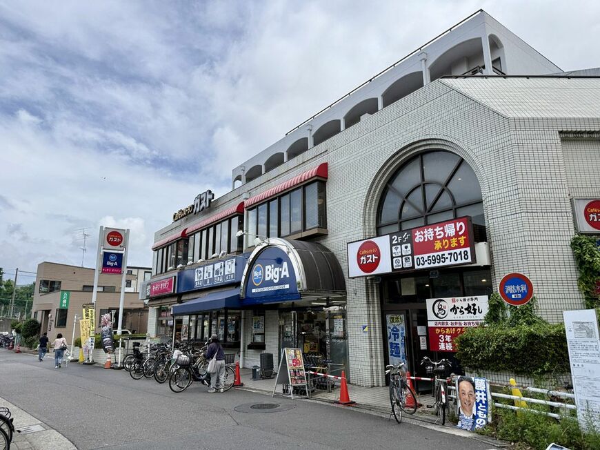 駅前の商業集積はかなり小さい（写真：筆者撮影）