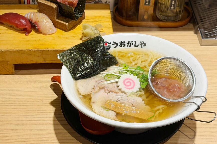 鮨とラーメンうおがしやの朝ラーメンセット、1000円（写真：筆者撮影）
