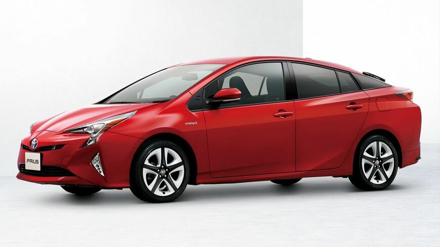 2015年に登場した4代目プリウスの前期型（写真：トヨタ自動車）