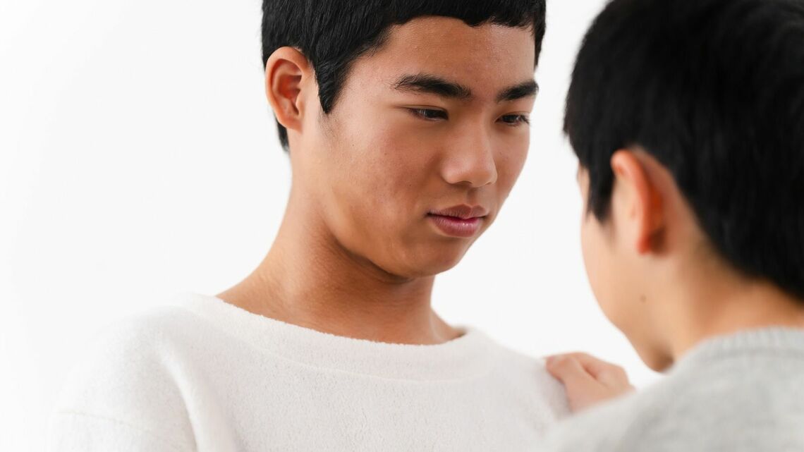 子どもは無意識のうちに、「親に自分を見てほしい」「自分にかかわってほしい」と渇望しています（写真：aijiro／PIXTA）