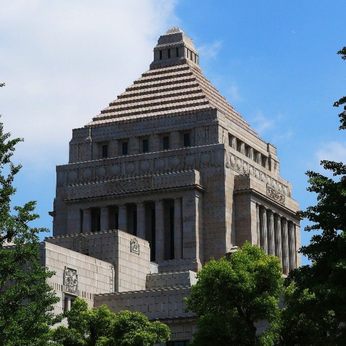 "安泰"の69％か､"危険水域"の41％か？ 内閣支持率｢急落｣に揺れる延長国会を覆う不安と疑念の｢らせん構造｣の実態 | 政治・経済・投資 | 東洋経済オンライン