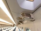荷棚の下に空調の吹き出し口を付けた