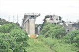 建設中の南北通勤鉄道（NSCR）の高架橋。こちらも車両基地や一部区間の着工が遅れている（筆者撮影）