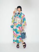 カラフルな浴衣に厚底サンダル
