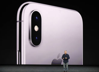 アップル､新iPhoneで初｢1兆ドル企業｣なるか