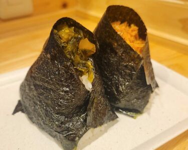 おにぎり 3COINSが密かに始めた「スリコオニギリ」。「税抜き300円とやや