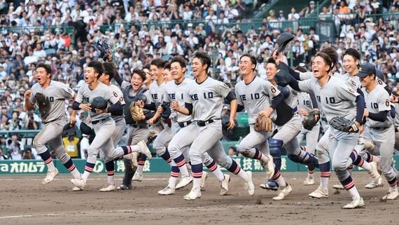 慶応高校野球部の選手たち