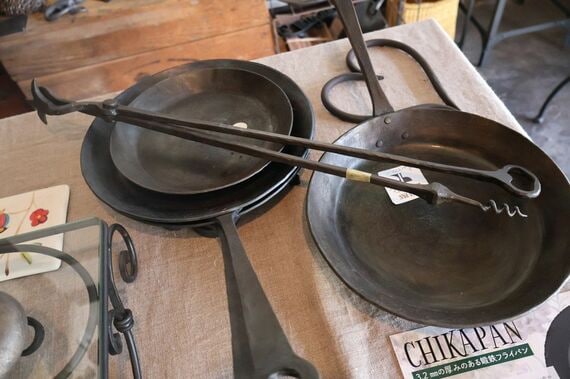 江州屋で販売している鉄製のフライパン