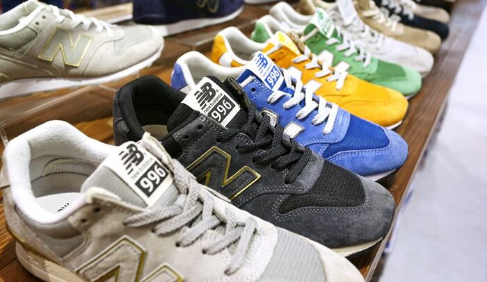 定番の「ニューバランスMRL996」はカラフルな展開