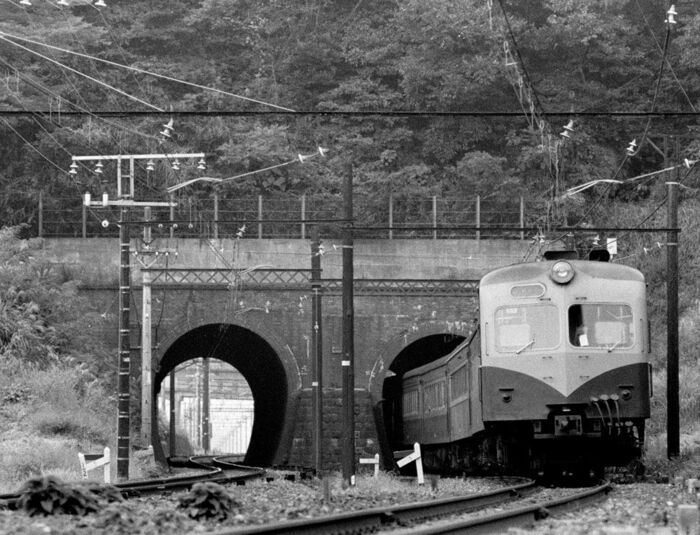 東海道本線掛川付近を走る80系湘南電車
