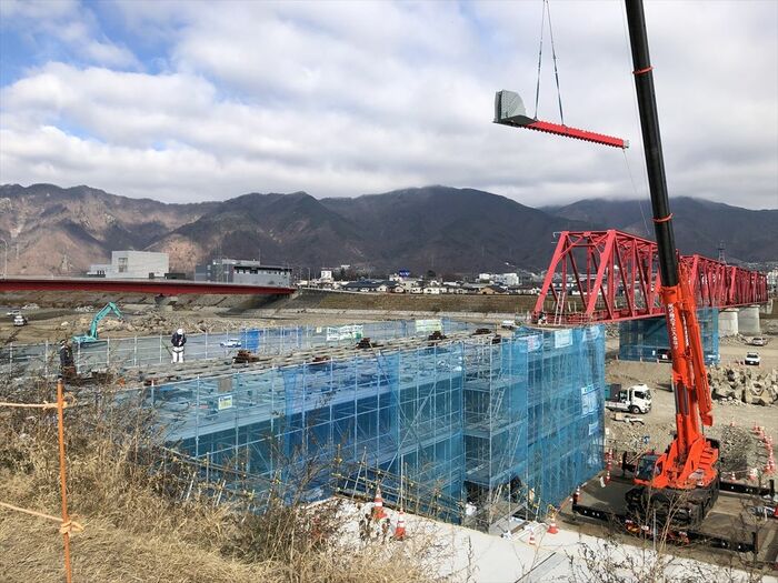 桁の架設作業