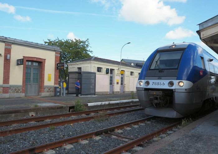 モン・サン・ミシェルからレンヌへの列車（TER)