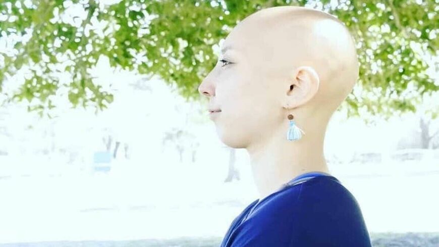 脱毛症の当事者ヨガインストラクターの諸星美穂さん（写真：本人提供）
