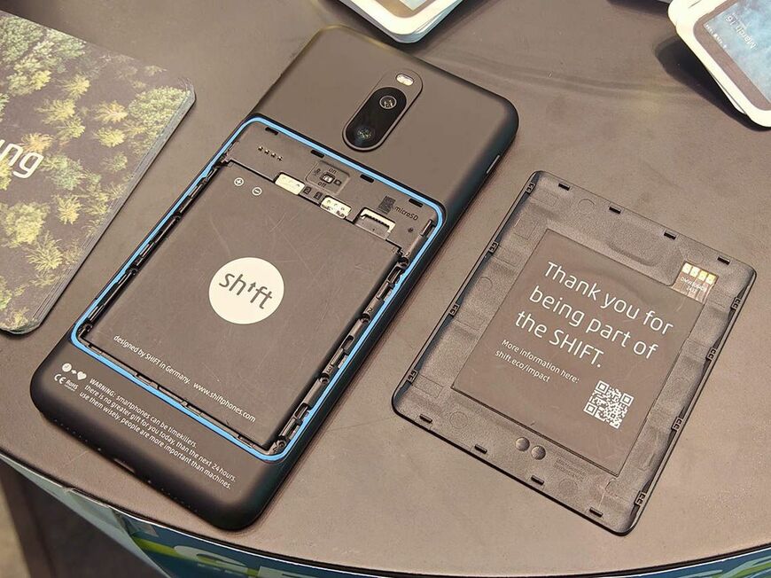 スマートフォンの筐体は内部のリチウムイオン電池を守っている