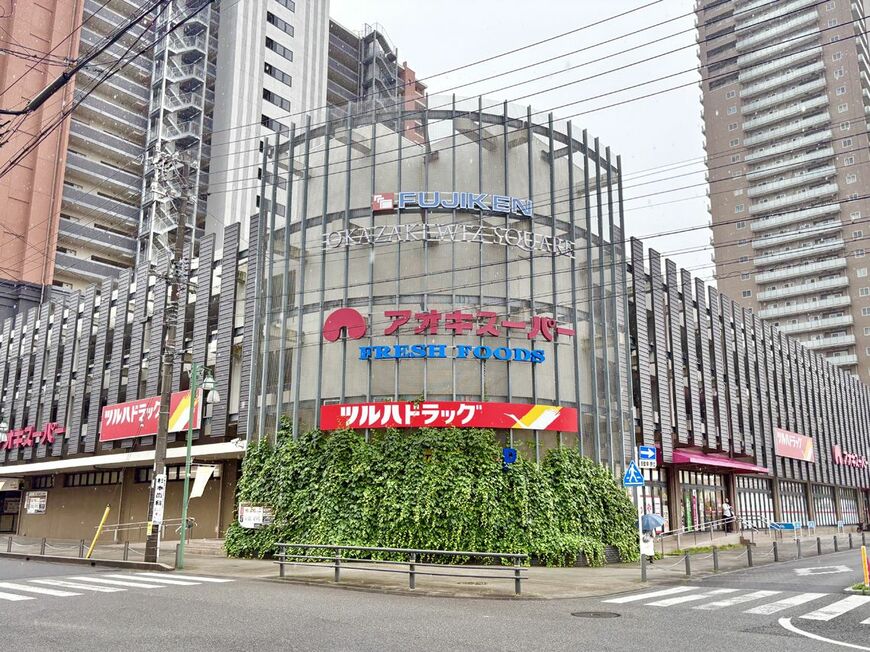 松坂屋跡地のマンション下層階はスーパーになっている（写真：筆者撮影）
