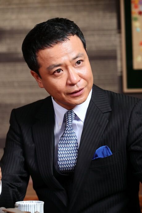 中山 秀征（なかやま ひでゆき）／1967年群馬県生まれ。松野大介とのコンビ「ABブラザーズ」でデビュー。コンビ解消後1992年より「DAISUKI!」（日本テレビ系）の2代目MCとなる。以後「ウチくる!?」（フジテレビ系）や「おもいっきりDON!」「シューイチ」（共に日本テレビ系）など、多くの番組のMCを務めるほか、俳優、ラジオパーソナリティなど多方面で活躍中。私生活では元宝塚の白城あやかとの間に4人の子どもを持つパパとしても知られる。ワタナベエンターテインメント所属。中山秀征Facebook