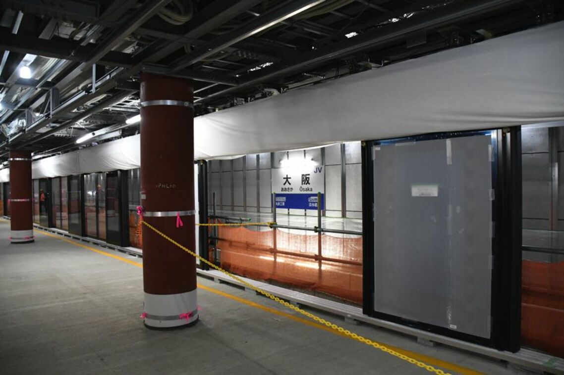 2022年3月時点では「大阪駅」の駅名標があった