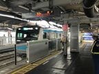 山手線ホームに「京浜東北線　磯子」の行先が灯る