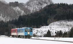 シェフが6人いる｢レストラン列車｣驚きの乗車体験　秋田内陸縦貫鉄道の｢ごっつお玉手箱列車｣