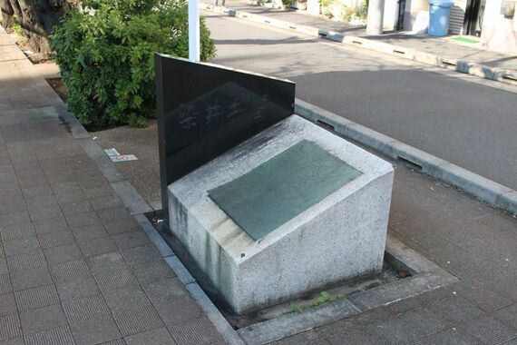 巣鴨駅前の染井吉野の碑