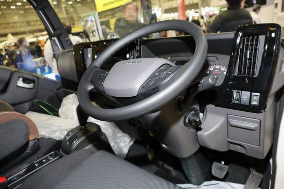 新型コルド リーブスの運転席