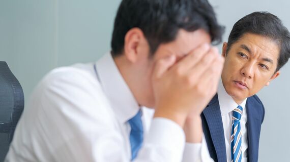 部下にパワハラする上司