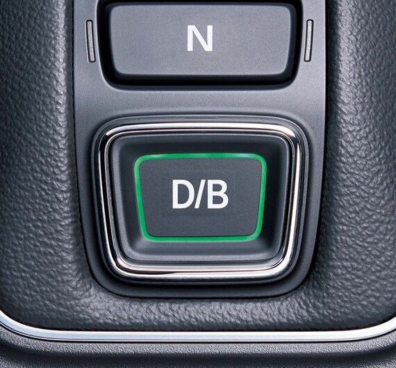 ステップワゴンのハイブリッド車に設定されているD/Bスイッチ（写真：本田技研工業）