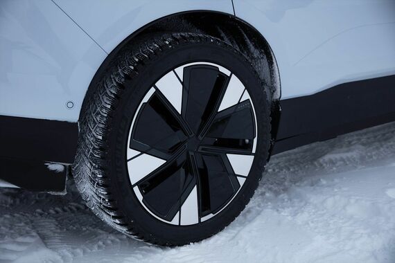 雪上のドライブに安心感をもたらしてくれたミシュラン「X-ICE NORTH4」（写真：Volvo Cars）