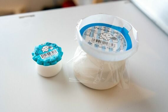 左がモロッコヨーグル、右がジャンボヨーグル