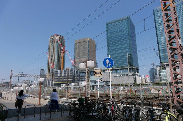 線路をくぐる地下道が残る