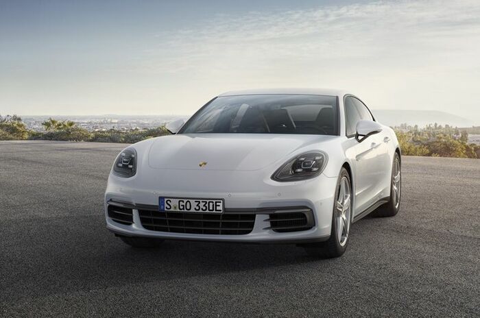 ポルシェ パナメーラ 4 E-ハイブリッド｜Porsche Panamera 4 E-Hybrid