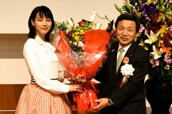 三陸鉄道の中村社長（右）と記念式典にゲストとして登