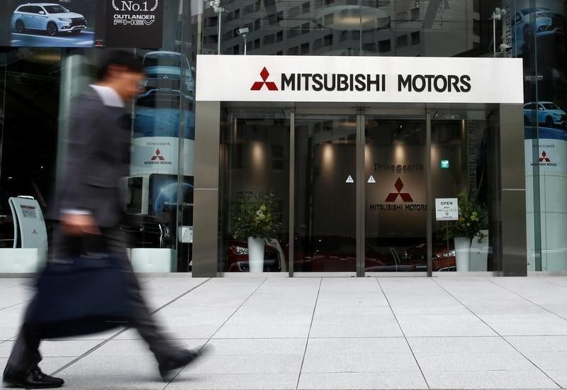 　４月２７日、三菱自動車は、２０１６年３月期決算を発表したが、燃費不正問題による影響が現時点で不透明なため、通常は同時に公表する１７年３月期連結業績予想の開示を見送った。写真は都内で撮影（２０１６年　ロイター/Thomas Peter）