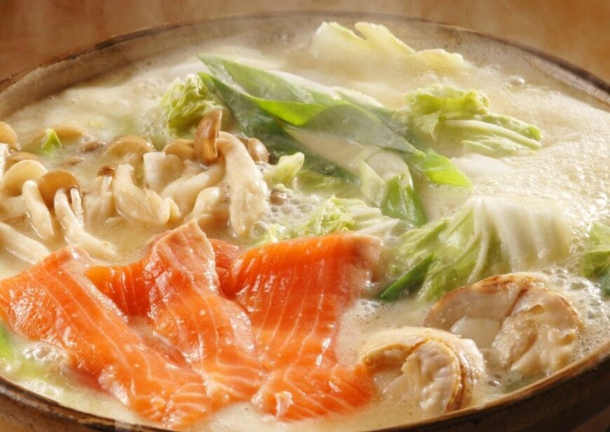 石狩鍋（写真：jazzman／PIXTA）