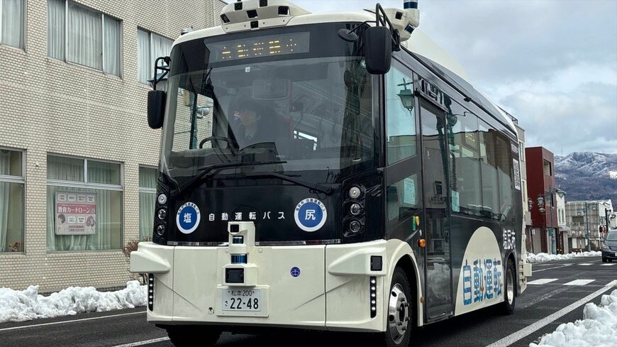 塩尻市内を走行する自動運転レベル4の車両（筆者撮影）
