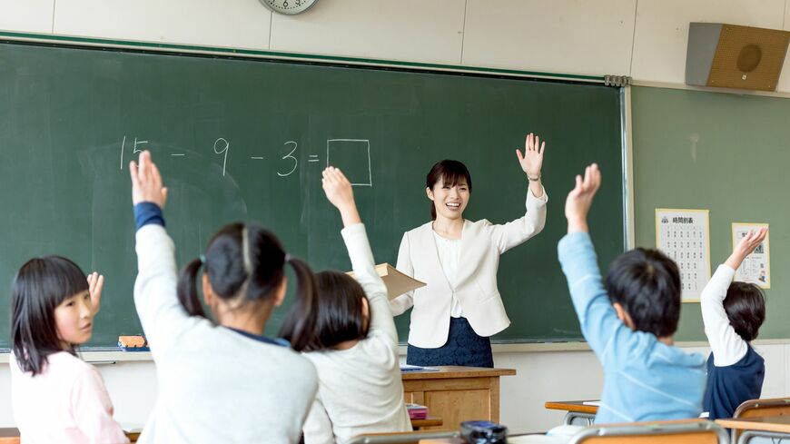 女性教員の皆さんが、現状の教育の制度や施策、慣例などをどう改善すべきだと思うのか、本音に迫ります（写真：ふじよ／PIXTA）