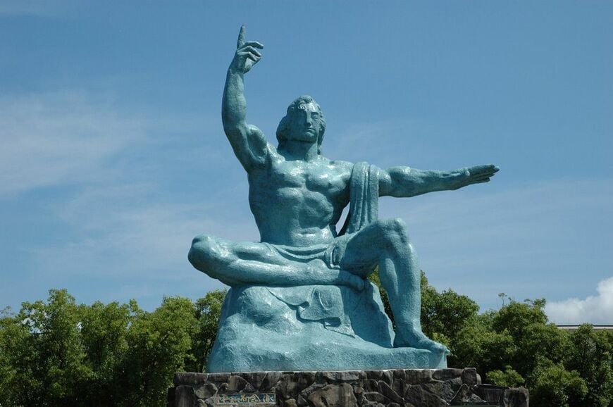 長崎　平和祈念像