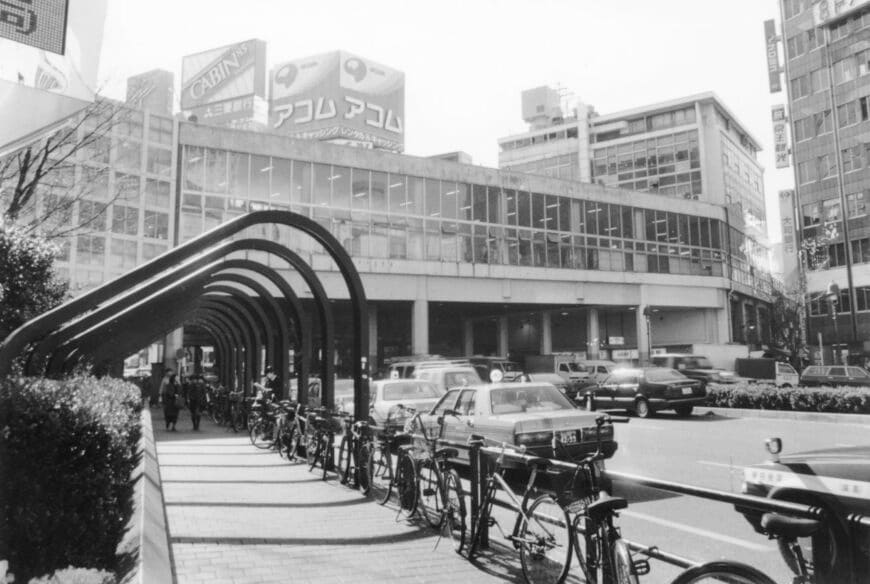 1993年当時の渋谷駅の連絡通路（写真：京王電鉄）