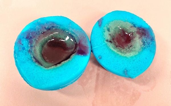 中身はストロベリーソース