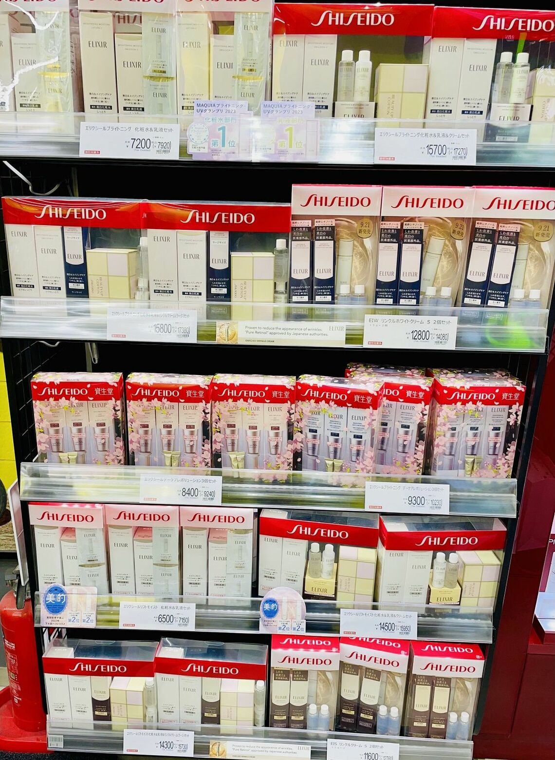高単価な「セット販売」で外国人観光客のお土産需要を狙う（記者撮影）