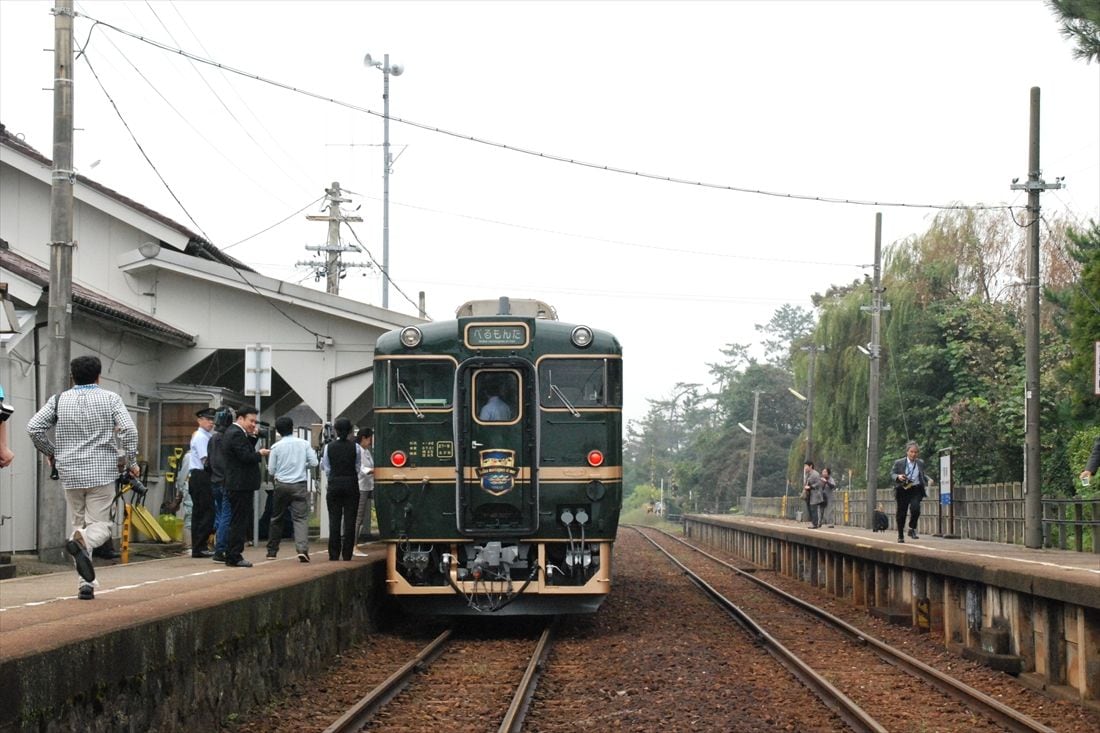 べるもんた 駅停車中