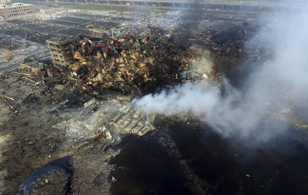 天津大爆発､加害者も犠牲者も消防士だった 放水したことで化学反応を招
