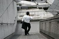 "お友達内閣"に入るのも、実力のうち 社内の期待の星と、仲良くする方法