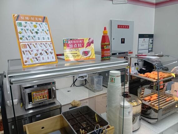 中国のセブンイレブンのレジ前