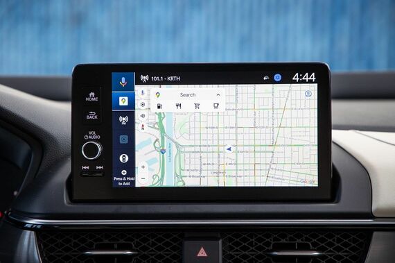 Google built-in内蔵の9インチタッチスクリーンにはGoogleマップを標準装備。音声操作にも対応し、目的地検索もスムーズ