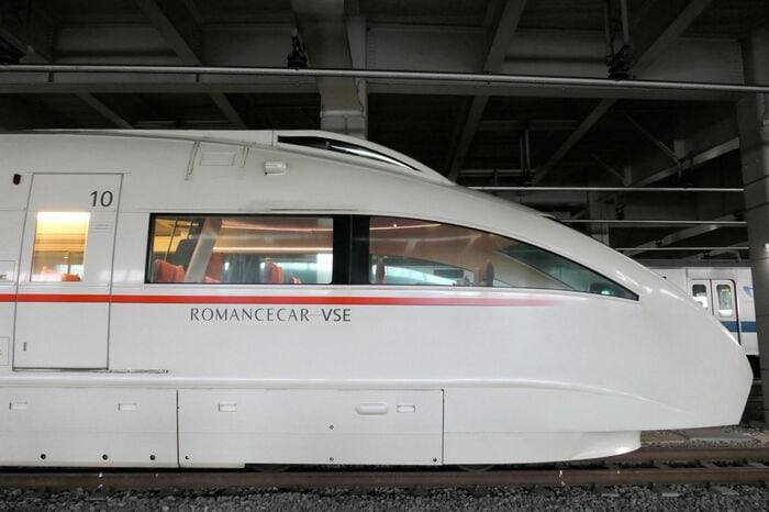 運転室側面、窓の後ろに非常口がある