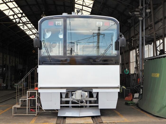 改造中の新型車両20100形