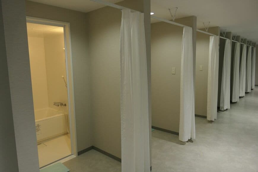 海老名乗務所の浴室（記者撮影）