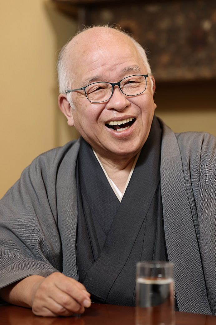 浅田次郎（あさだ・じろう）／1951年東京生まれ。1995年『地下鉄(メトロ)に乗って』で吉川英治文学新人賞を受賞。『鉄道員(ぽっぽや)』で直木賞、『壬生義士伝』で柴田錬三郎賞など数々の文学賞に輝く。2011年から第16代日本ペンクラブ会長も務めた（撮影：尾形文繁）